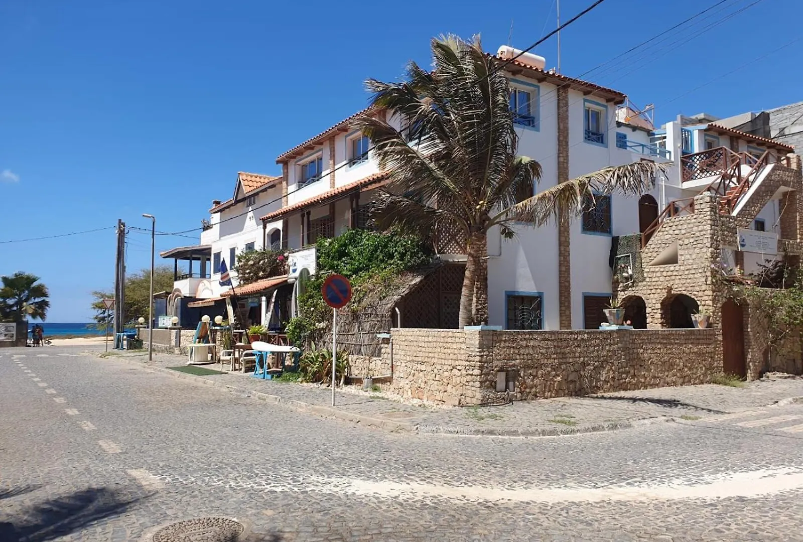 Pensao Alcinda Bettencourt 100 Meters To The Beachfront Santa Maria